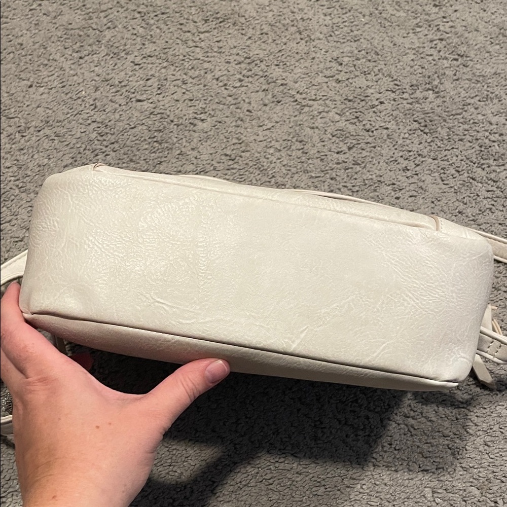 White Mountain Elegant White Shoulder Bag With Multiple Zipper Compartments NWOT - Picture 8 of 9